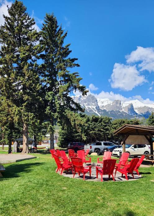 Rundle Mountain Lodge Canmore Dış mekan fotoğraf
